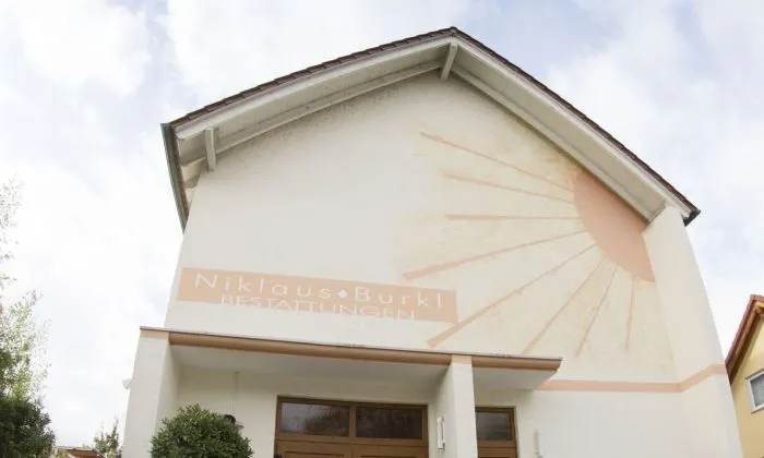 Abschiedshalle von Niklaus-Burkl Bestattungen